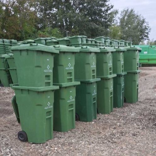 Замена зелених ПВЦ канти за одлагање комуналног отпада у Остружници