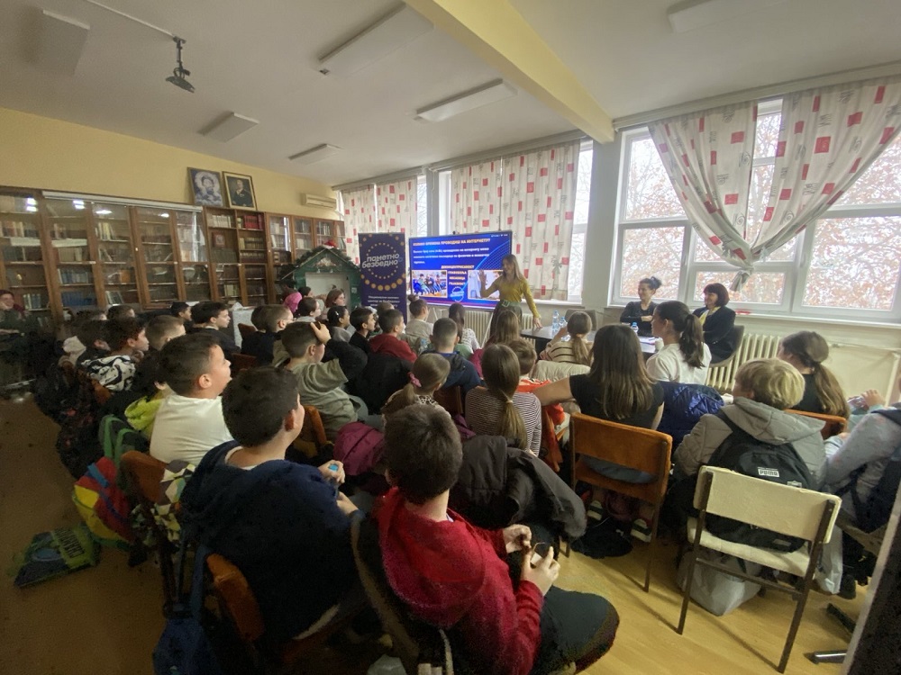 Одржана трибина под називом „Борба против злоупотребе друштвених мрежа“