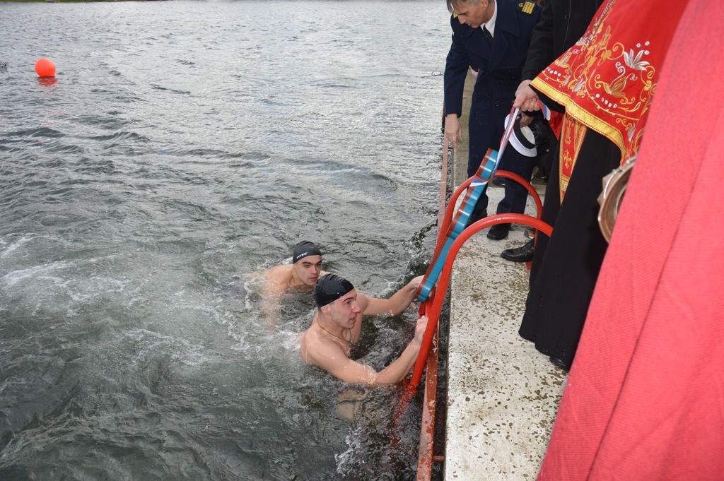 Пливање за Часни крст на Ади Циганлији